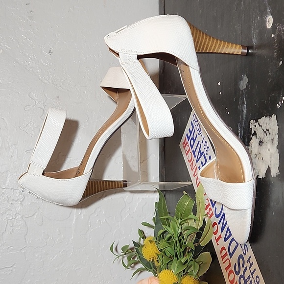STYLE& CO Paycee Reptile Embossed Open Toe Strap Heel White 7M - Picture 3 of 11